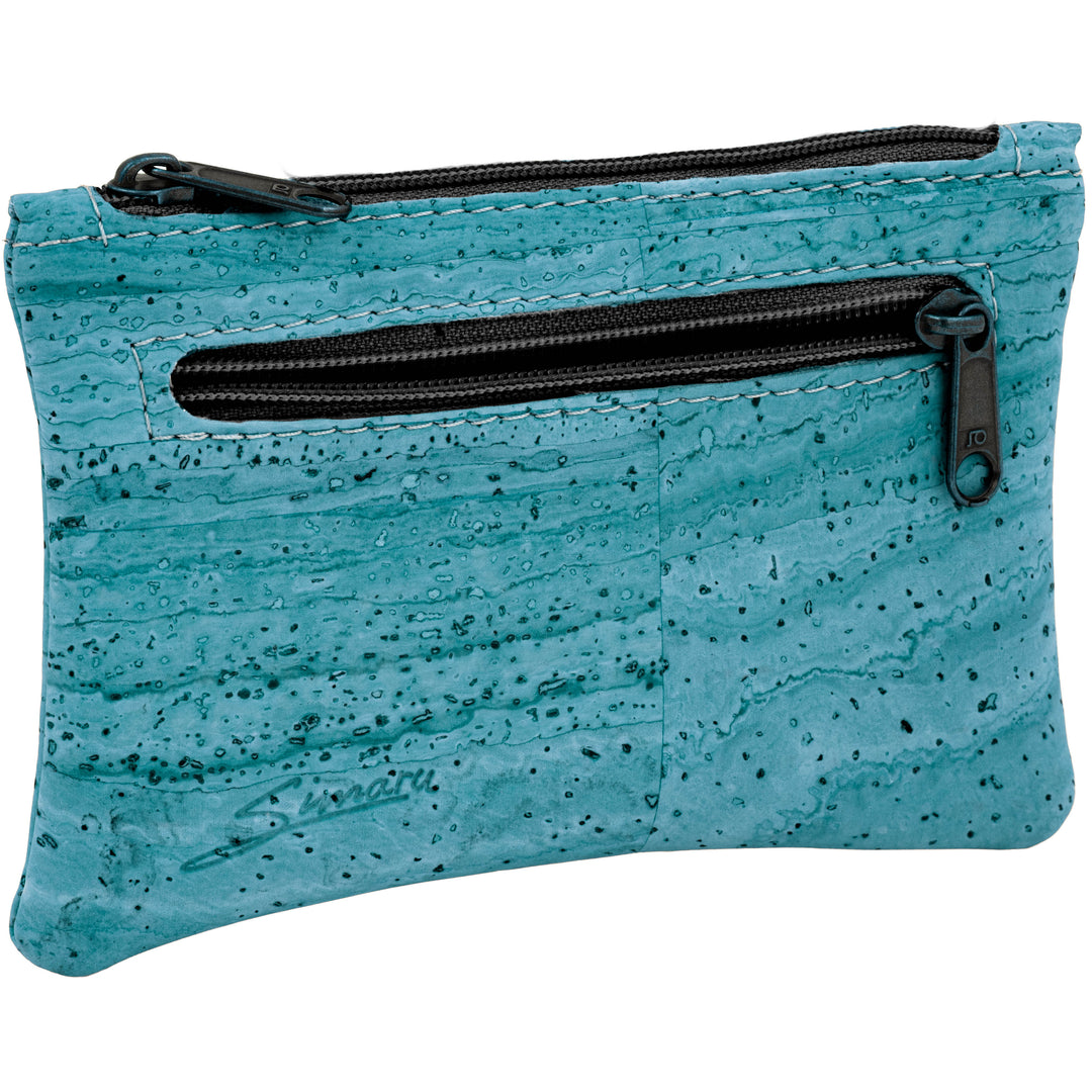 Seitenansicht Schlusseltasche aus Kork in türkis mit Reißverschluss sowie extra Reißverschlussfach an der Seite #color_tuerkis