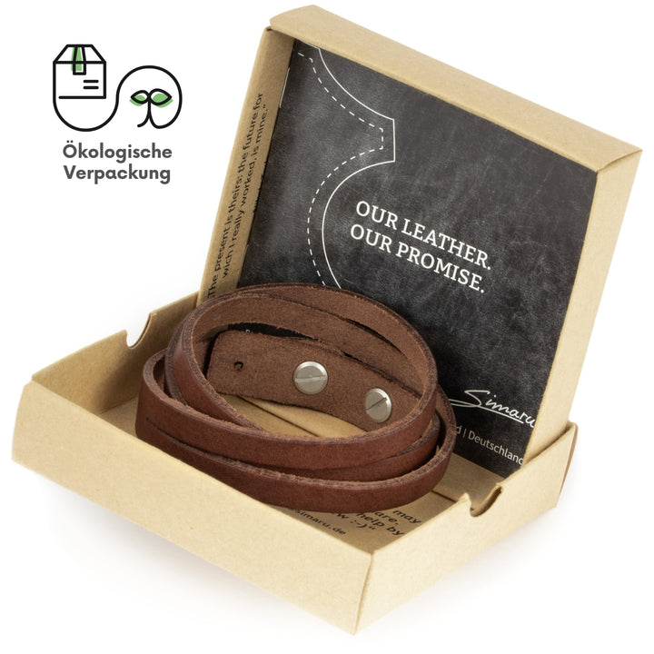 Braunes Lederarmband in umweltfreundlicher Verpackung mit Info Flyer zum Leder