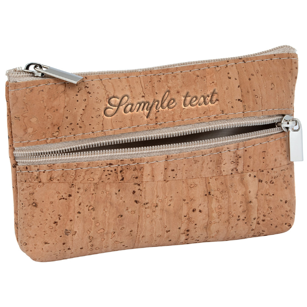 Schlüsseltasche aus hellem Kork mit Gravur und Reißverschlussfach seitlich #color_beige