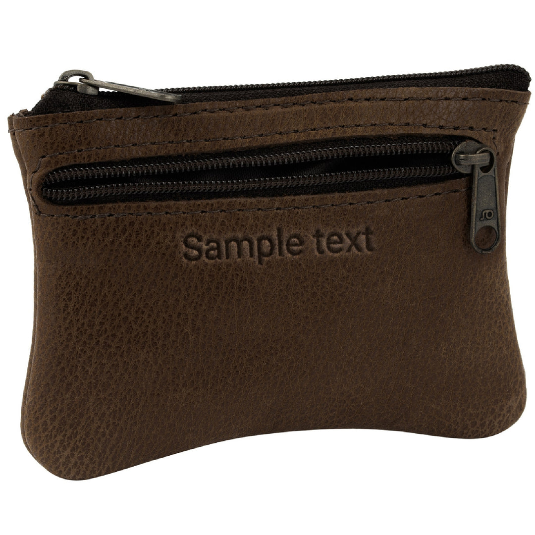 Dunkelbraune Schlüsseltasche aus Leder mit Gravur und Reißverschlussfach seitlich #color_braun