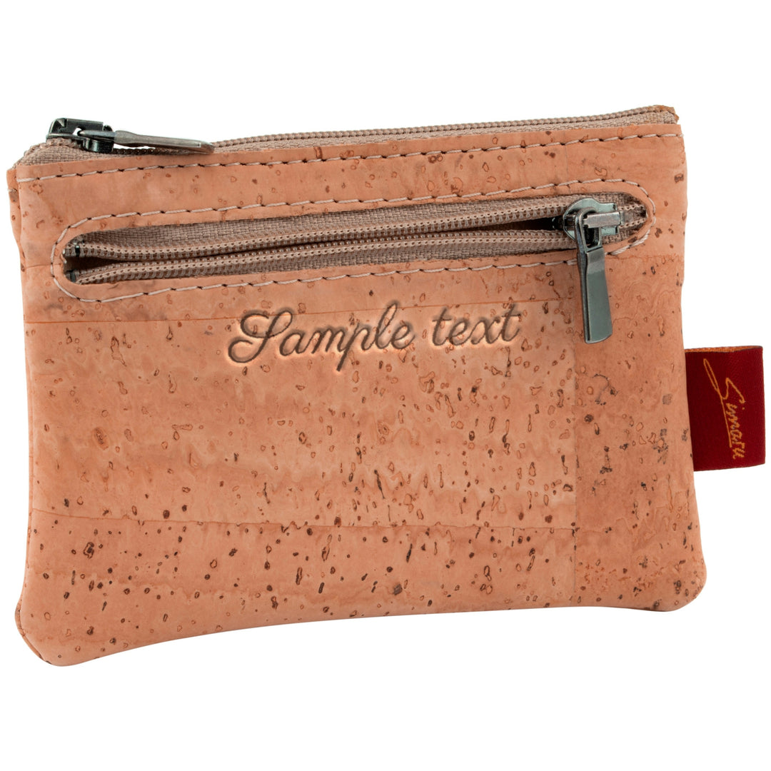 Schlüsseltasche aus hellem Kork mit Gravur und Reißverschlussfach seitlich #color_beige