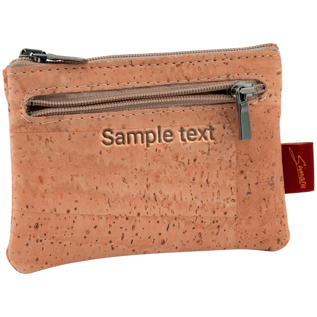 Schlüsseltasche aus hellem Kork mit Gravur und Reißverschlussfach seitlich #color_beige
