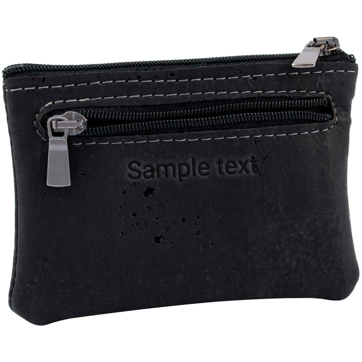 Schwarze Schlüsseltasche aus Kork mit Gravur und Reißverschlussfach seitlich #color_schwarz