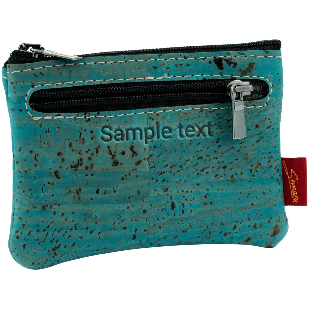 Türkise Schlüsseltasche aus Kork mit Gravur und Reißverschlussfach seitlich #color_tuerkis