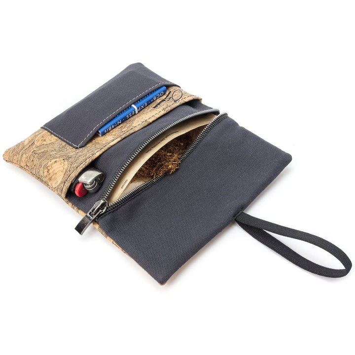 Offene Tabaktasche aus dunkelgrauem Stoff und hellem Kork mit Inhalt #color_anthrazit-granada