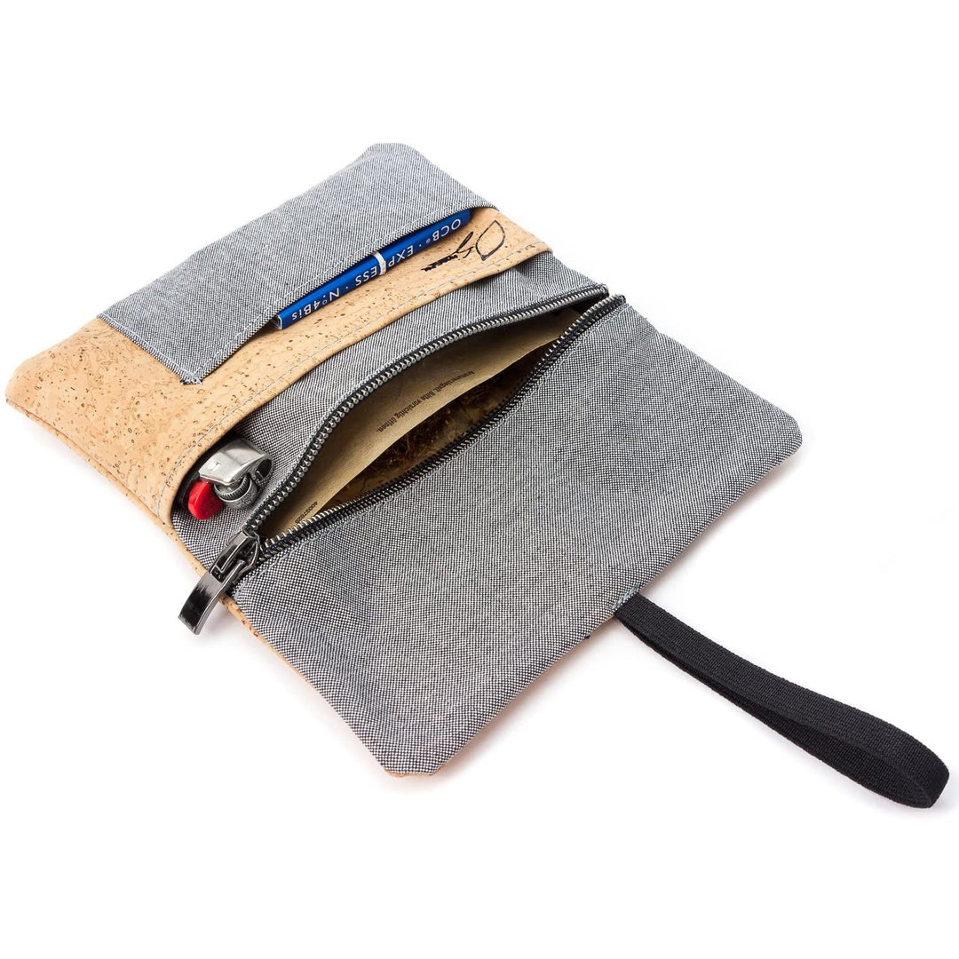 Offene Tabaktasche aus hellgrauem Stoff und hellem Kork mit Inhalt #color_hellgrau-natur