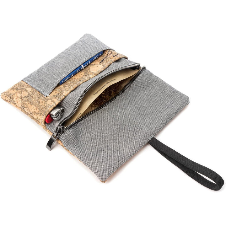 Offene Tabaktasche aus grauem Stoff und hellem Kork mit Inhalt #color_hellgrau-granada
