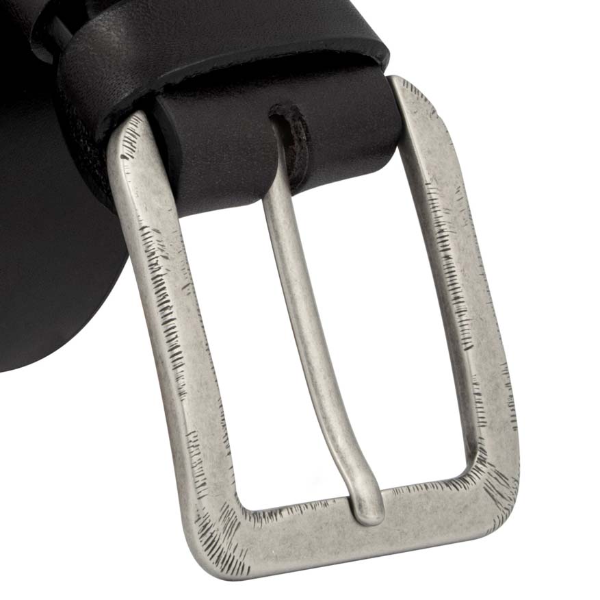 Nahaufnahme markante Silberschnalle an schwarzem Ledergürtel #color_schwarz