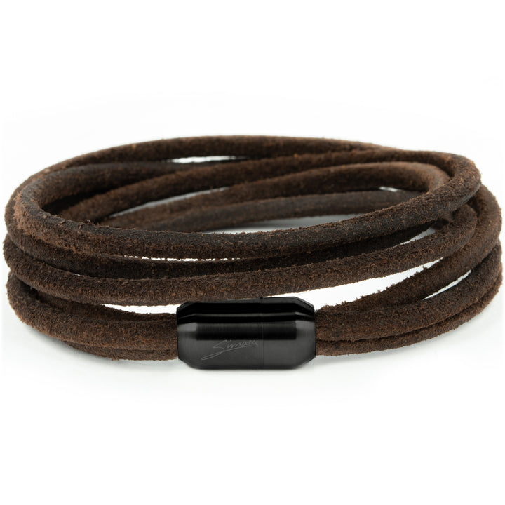 Raues, braunes Lederarmband zum Wickeln mit schwarzem Magnetverschluss