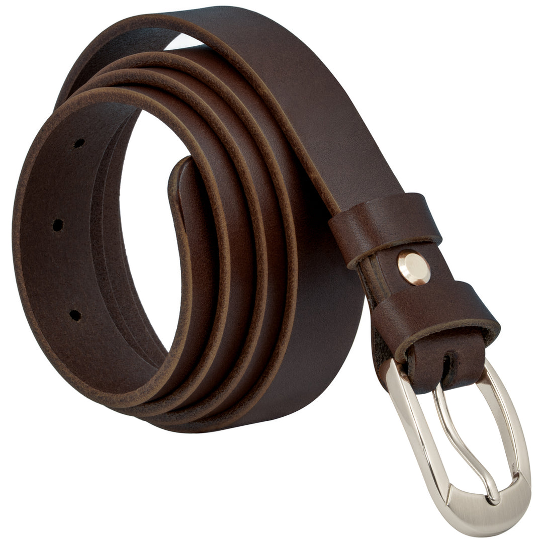 Aufgerollter, brauner Ledergürtel mit silberner Schnalle