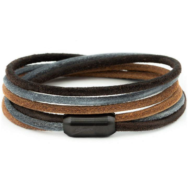 Raues Lederarmband zum Wickeln in Braun- und Grautönen mit schwarzem Magnetverschluss