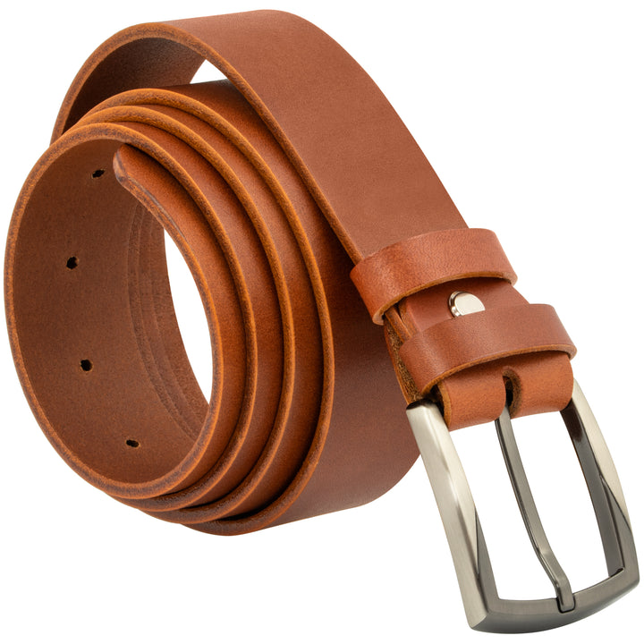 Aufgerollter, hellbrauner Ledergürtel mit markanter Silberschnalle #color_hellbraun