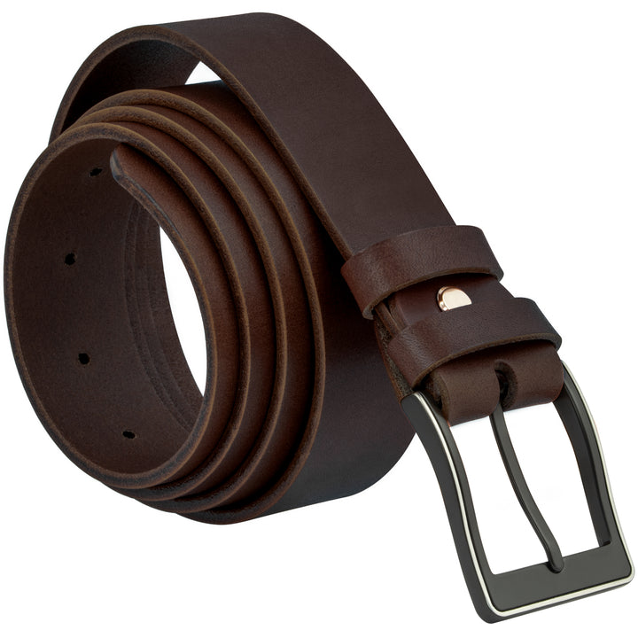 Aufgerollter, brauner Ledergürtel mit matter, schwarzer Schnalle #color_braun