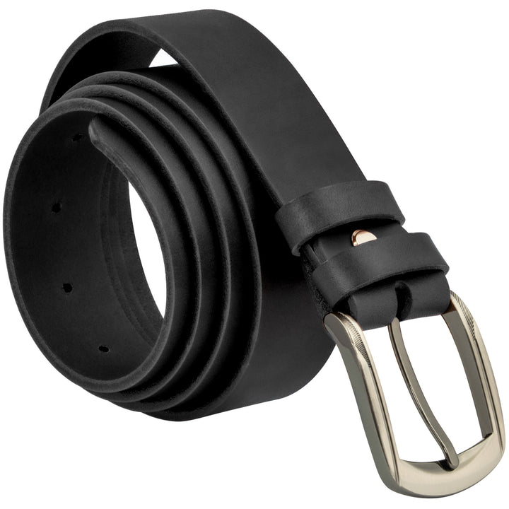 Aufgerollter, schwarzer Ledergürtel mit silberner Schnalle
