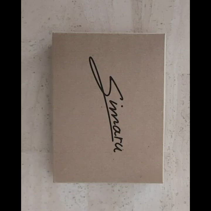 Video Gebrauchsanleitung zu schwarzer Ledertabaktasche von Simaru #color_braun