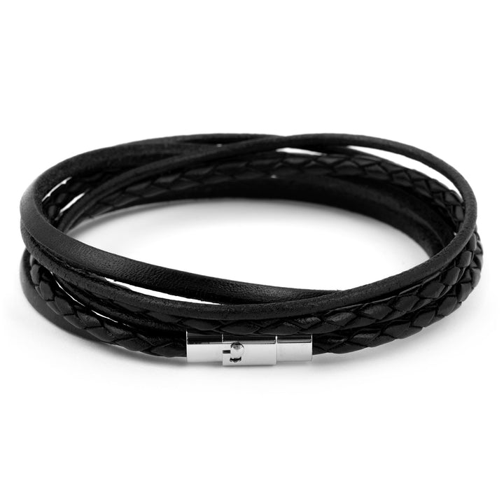 Schwarzes Wickelarmband aus Leder mit magnetischem Hakenverschluss in silber geschlossen #color_schwarz
