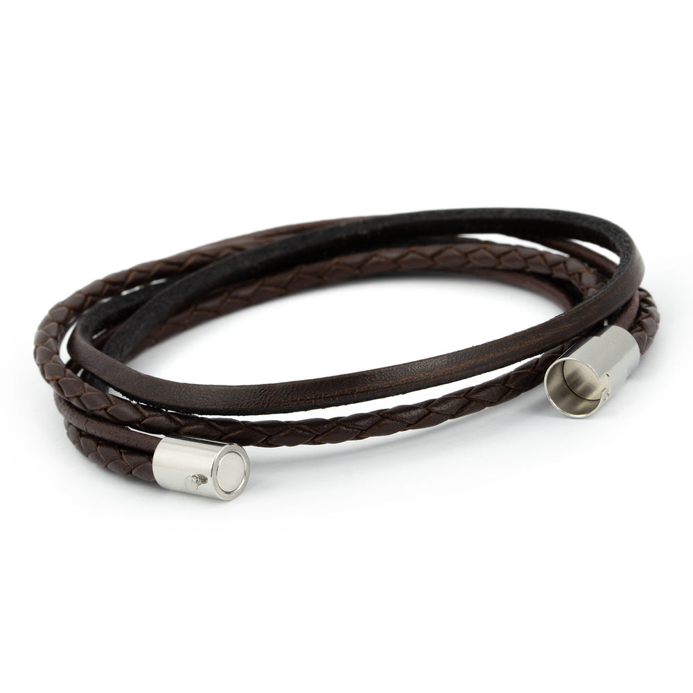 Braunes Wickelarmband aus echtem Leder glatt und geflochten mit magnetischem Hakenverschluss in silber offen