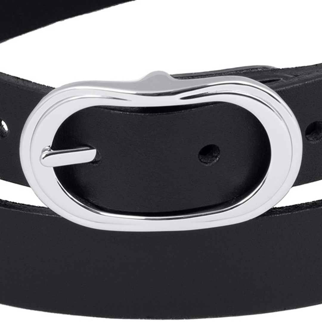 Nahaufnahme silberne Gürtelschnalle an schwarzem Lederriemen #color_schwarz