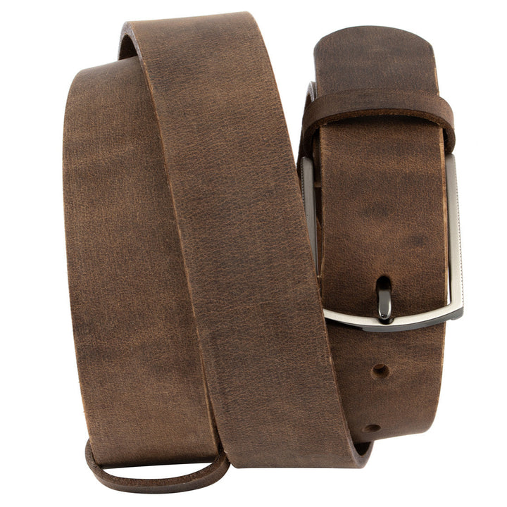 Breiter, dunkelbrauner Ledergürtel im Used-Look mit Silberschnalle #color_braun-used