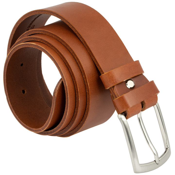 Aufgerollter, hellbrauner Ledergürtel mit silberner Schnalle #color_hellbraun