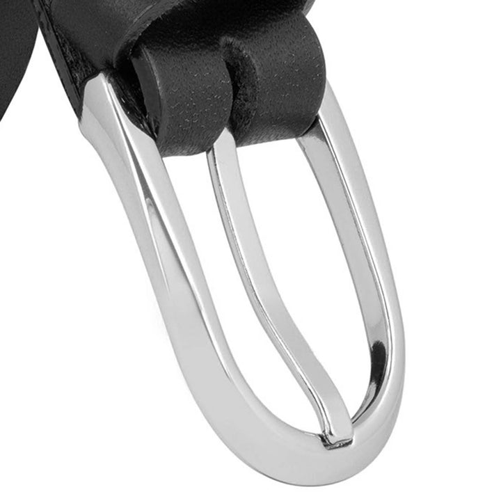 Nahaufnahme schmale, silberne Gürtelschnalle an schwarzem Lederriemen #color_schwarz