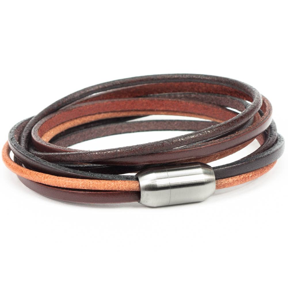 Mehrfarbiges Wickelarmband aus glattem Leder mit Magnetverschluss in silber geschlossen