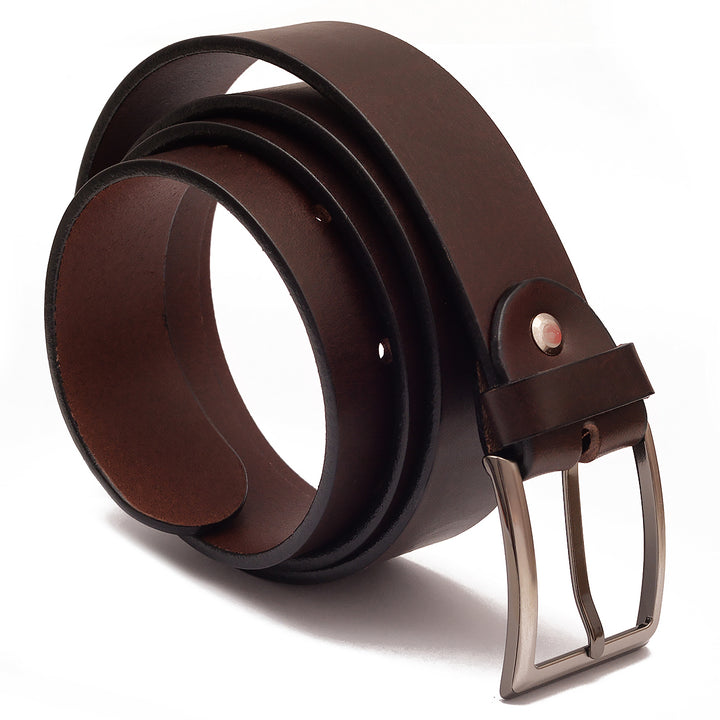 Brauner Ledergürtel aufgerollt mit eckiger Silberschnalle #color_braun