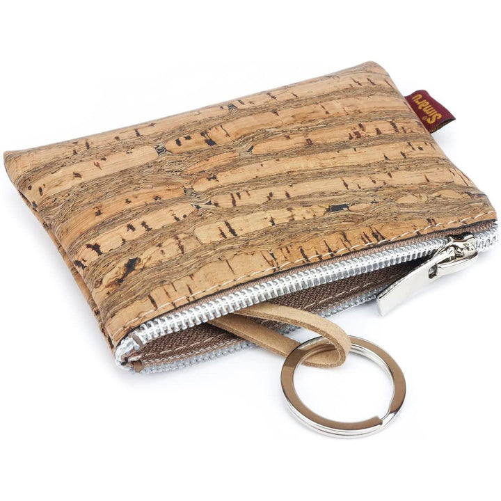 Schlüsseltasche aus hellem Kork mit Reißverschluss und einem Schlüsselring #color_raizes