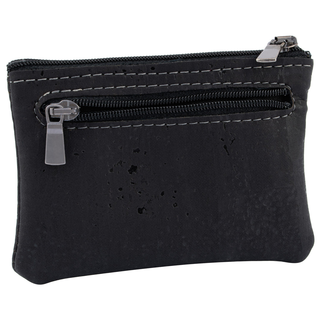 Seitenansicht schwarze Schlüsseltasche aus Kork mit Reißverschluss sowie extra Reißverschlussfach an der Seite #color_schwarz