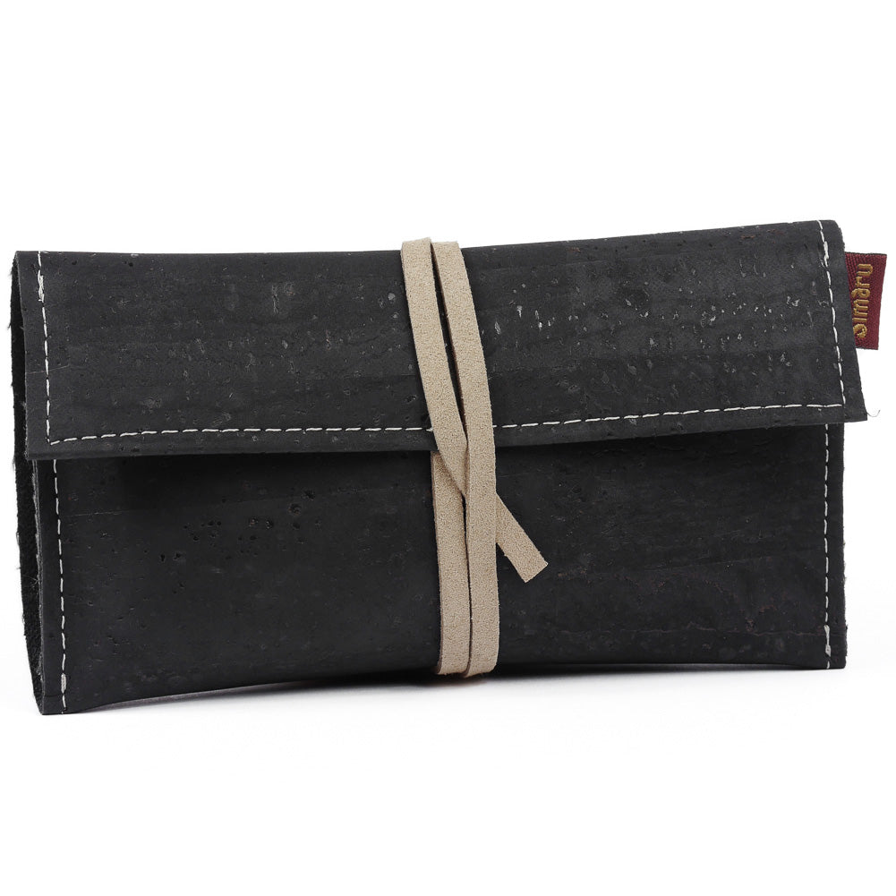 Geschlossene Tabaktasche aus schwarzem Kork mit hellem Verschlussband #color_schwarz