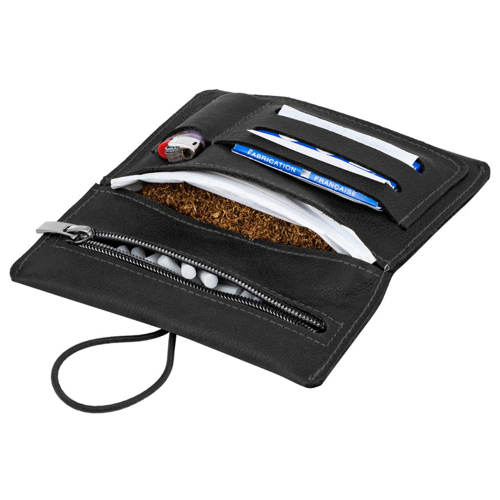 Geöffnete Tabaktasche aus schwarzem Leder mit Tabak, Filter, Paper und Feuerzeug #color_schwarz