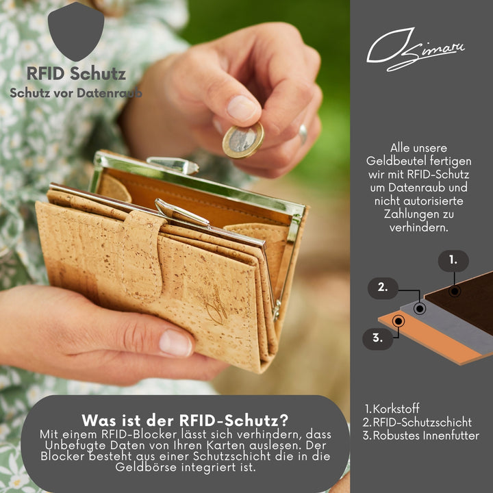 Frau nimmt Münze aus geöffneter heller Kork Geldbörse mit RFID-Schutz und Bügelverschluss #color_beige