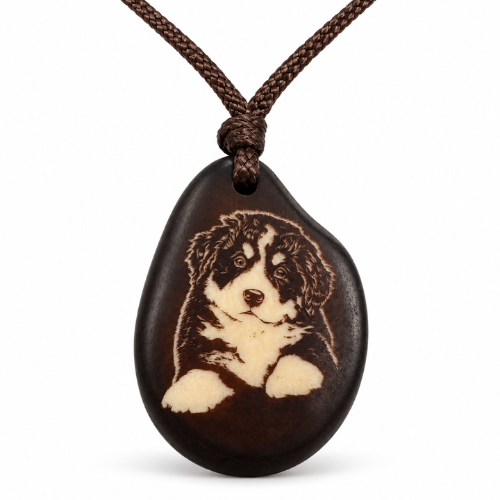 Kette mit Foto Gravur – personalisierter Tagua Anhänger Braun mit deinem Bild, inkl. Band