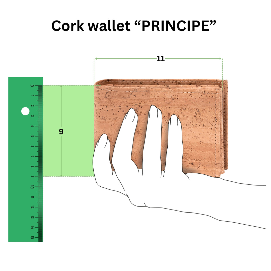 Anschauliche Grafik mit Kork Geldbeutel Modell Principe in einer Hand mit Größenangabe 11 mal 9 in Zentimeter #color_beige
