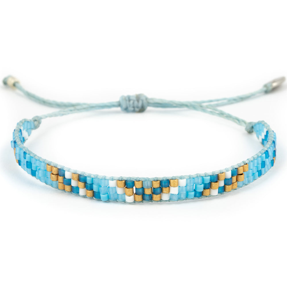 Armband mit 3 Reihen Glasperlen in blau, türkis, gold und weiß