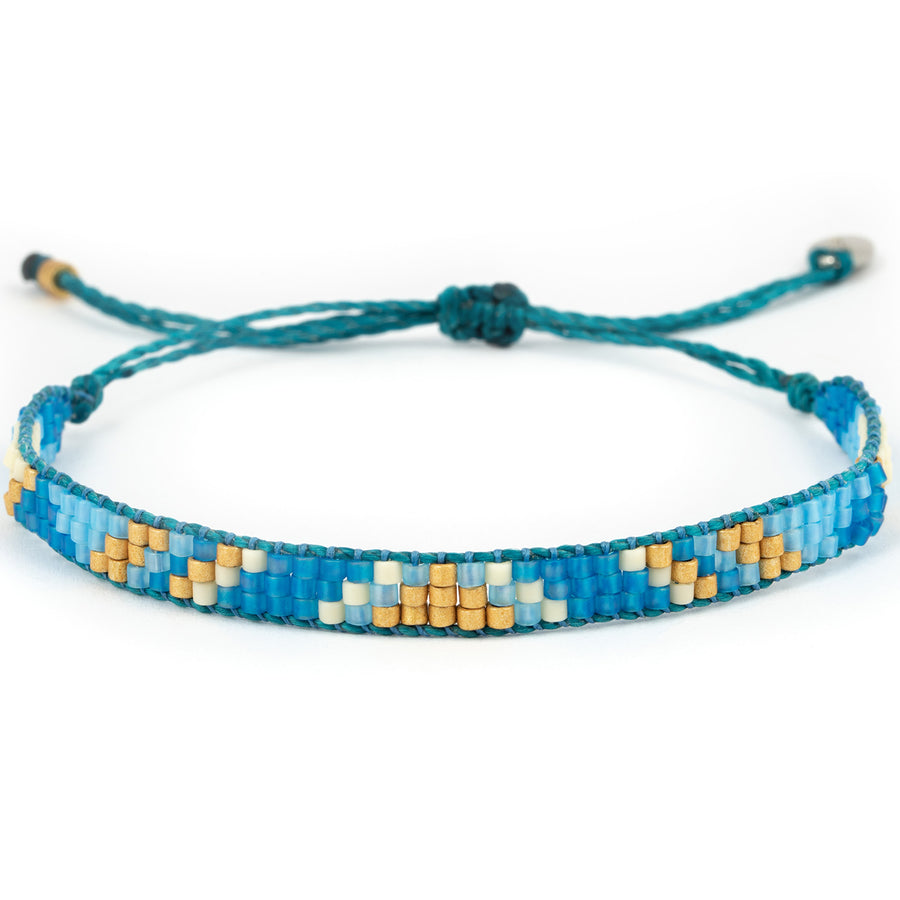 Armband mit 3 Reihen Glasperlen in blau, weiß, gold und hellblau