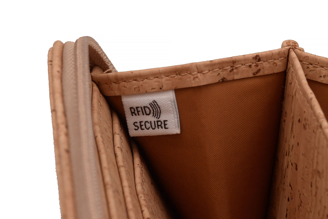 RFID-Schutz Label eingenäht in hellen Kork Geldbeutel