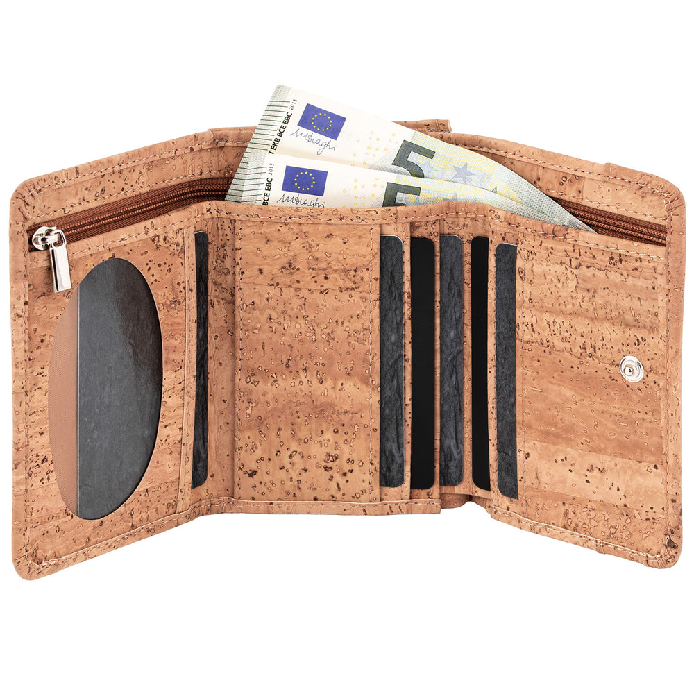 Helle Kork Geldbörse aufgeklappt mit Scheinfach, Sichtfenster und Kartensteckplätzen #color_beige