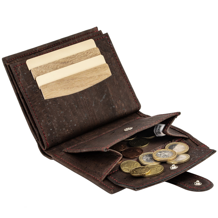 Aufgeklappte, braune Korkgeldbörse mit offenem Münzfach und Kartensteckplätzen #color_braun