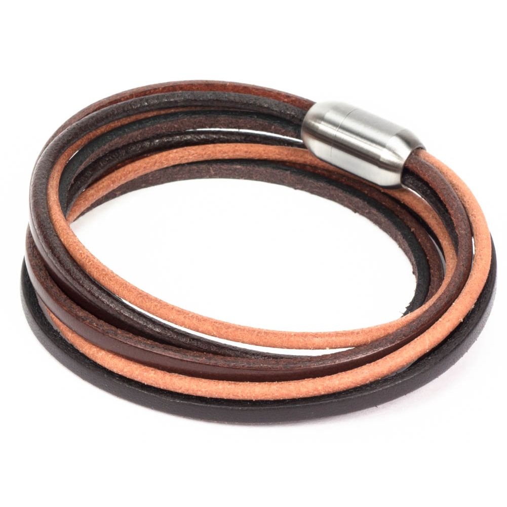 Mehrfarbiges Wickelarmband aus glattem Leder mit Magnetverschluss in silber geschlossen