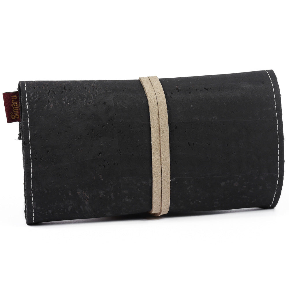 Geschlossene Tabaktasche aus schwarzem Kork mit hellem Verschlussband #color_schwarz